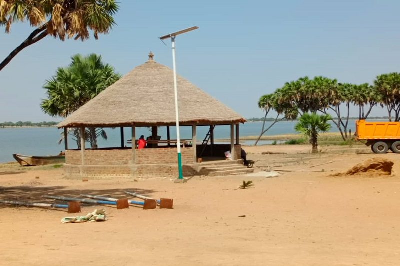 Boukarou situé au bord du lac